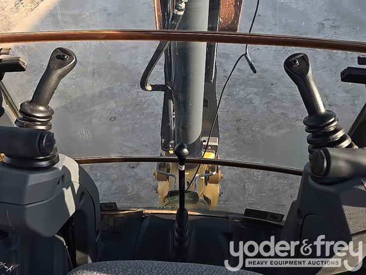 2019-deere-310l-image-76