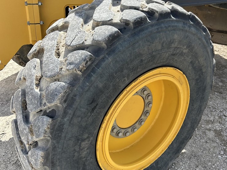 2018-deere-872gp-image-14