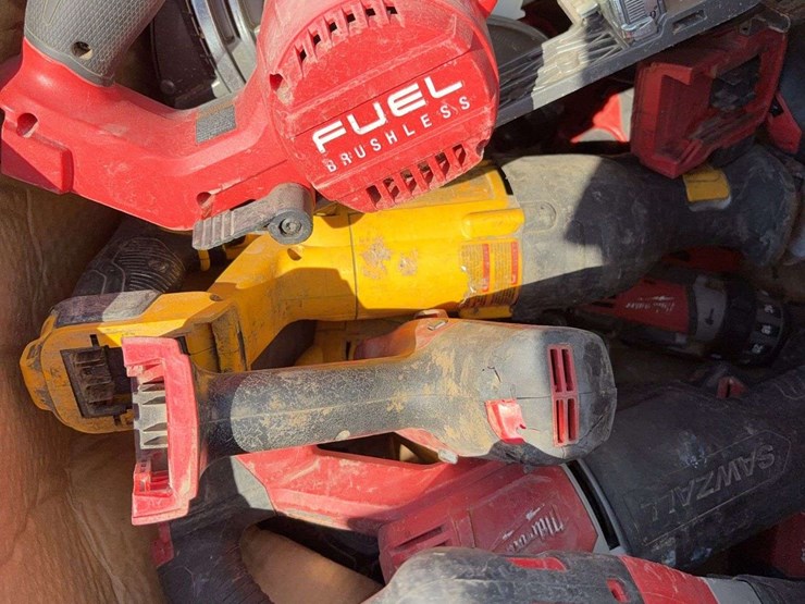 assortment-of-milwaukee-tools-for-parts,-2-dewalt-tools-for-parts,-circular-saw,-sawzall,-drill,-etc.-image-3