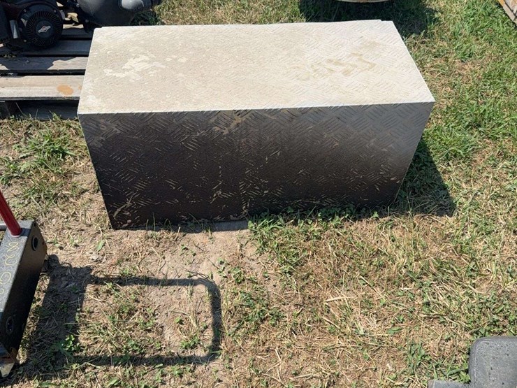 truck-box-36"x18"x18"-image-2