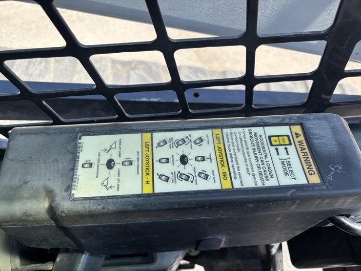 2017-bobcat-t740-image-22