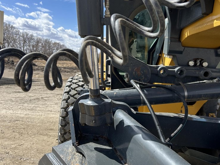 2018-deere-872gp-image-47