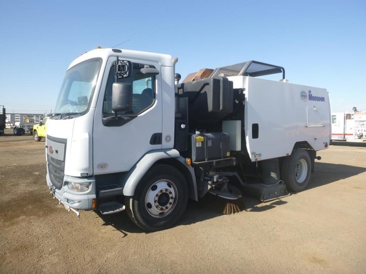 2016-peterbilt-220-image-1