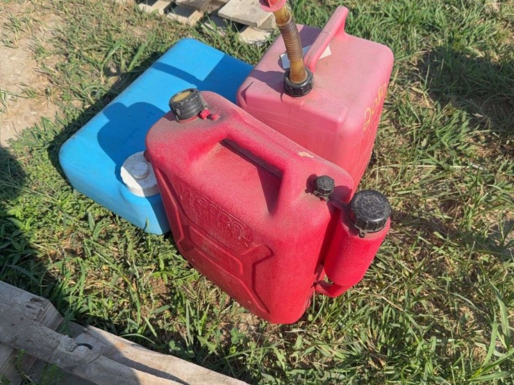 2-gas-jugs,-1-water-tote-image-2