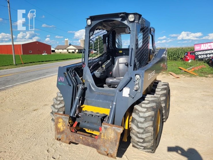 deere-320g-image-3