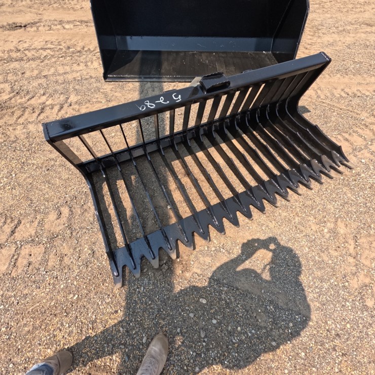 #5289 • 76" Skid Steer Skeleton Bucket Low Side