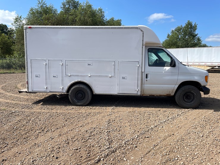 2002-ford-e350-image-6