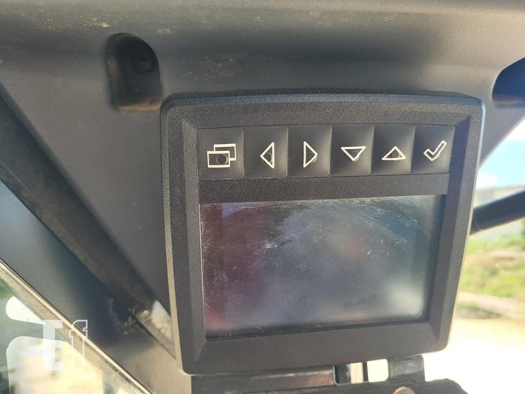 2023-deere-324g-image-16