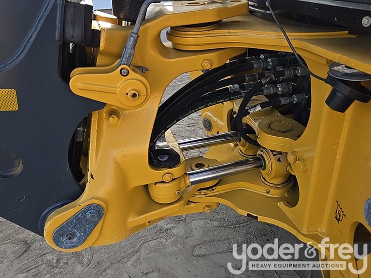 2019-deere-310l-image-53