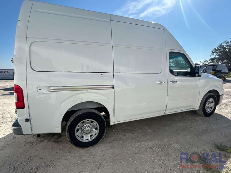 2012-nissan-nv2500hd-image-3
