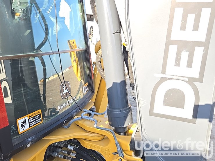 2019-deere-310l-image-37
