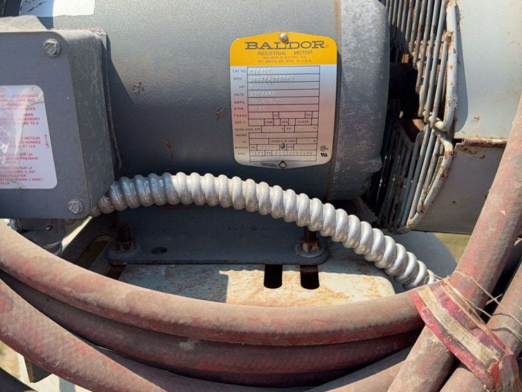 150-gallon-upright-air-compressor-image-6