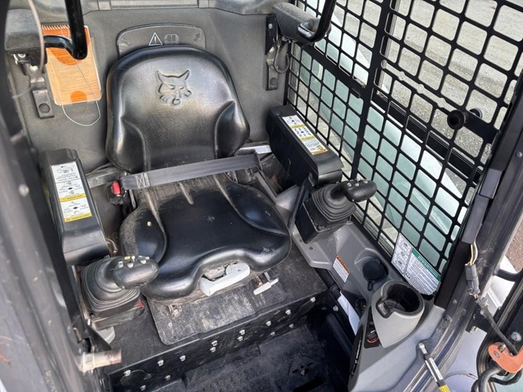 2019-bobcat-t740-image-19