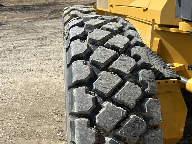 2018-deere-872gp-image-50
