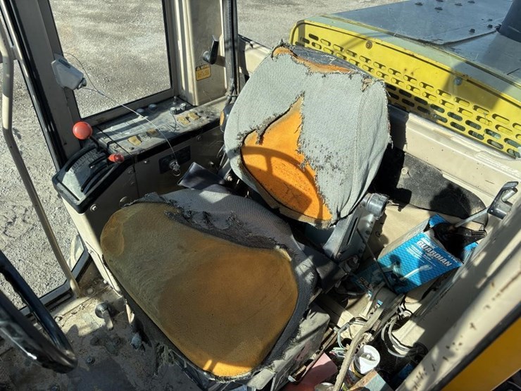 1991-deere-670b-image-33
