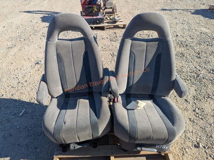 2--survivor-bucket-seats-image-1