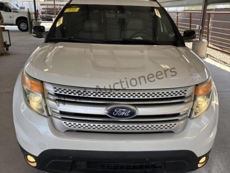 2011-ford-explorer-xlt-image-3