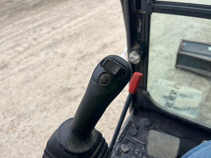 2019-kubota-kx080-image-35