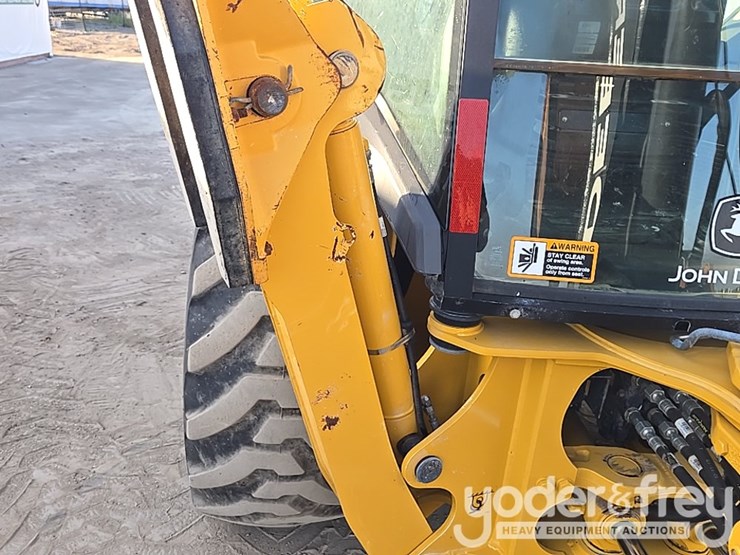 2019-deere-310l-image-33