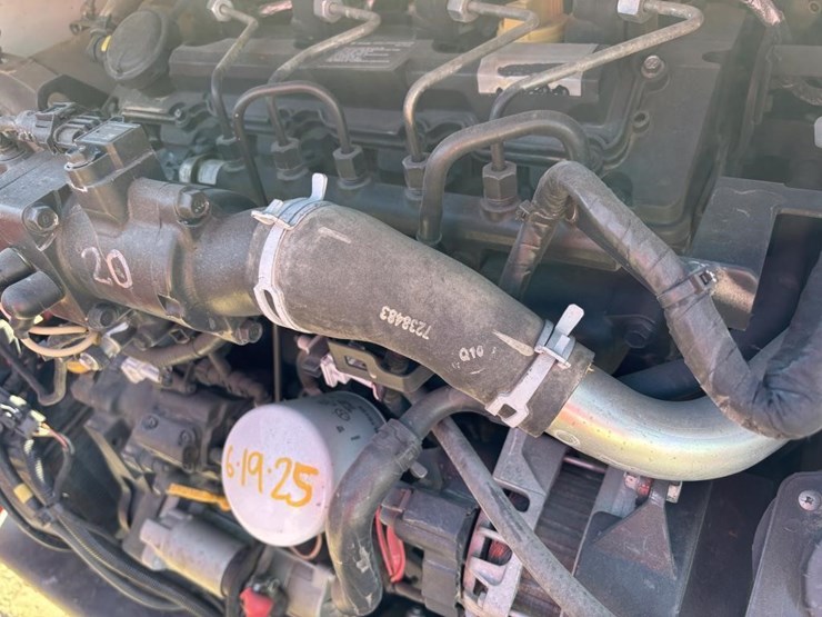 2019-bobcat-t740-image-37
