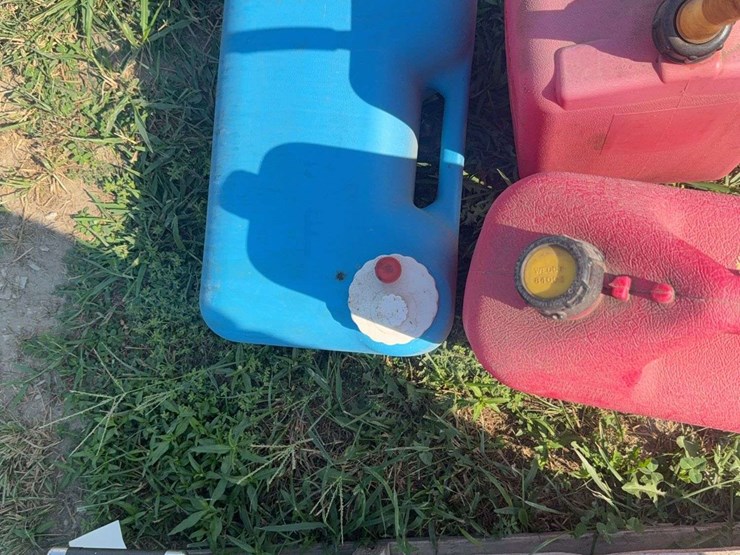 2-gas-jugs,-1-water-tote-image-3