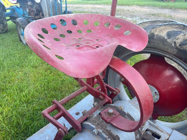 gibson-aeh-garden-tractor-image-49