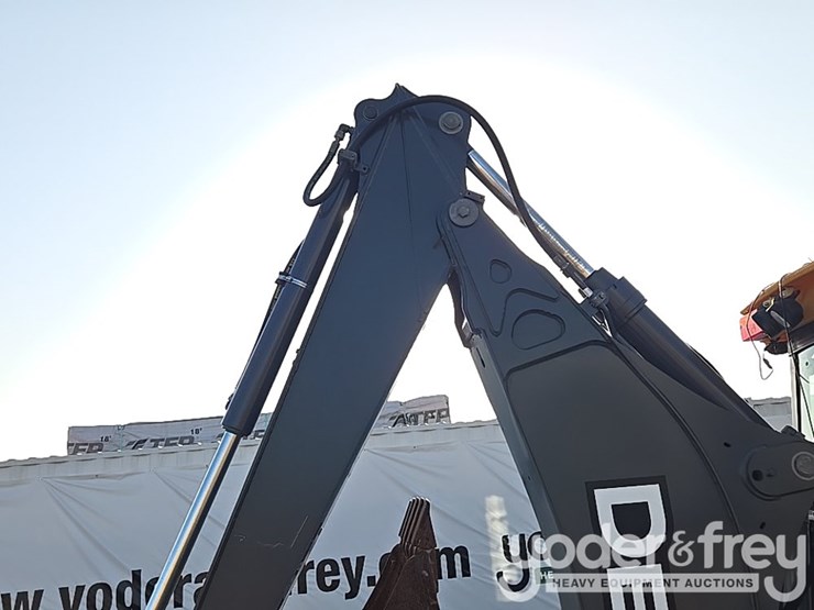 2019-deere-310l-image-57