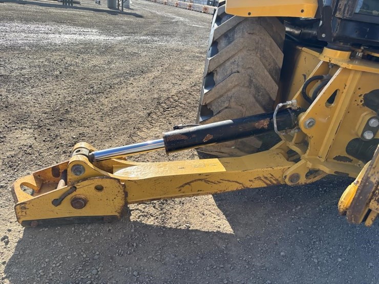 2018-caterpillar-420f2-it-image-25
