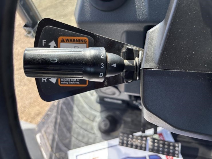 2020-deere-310l-ep-image-36