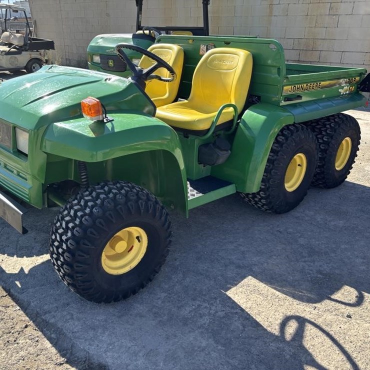 JOHN DEERE GATOR