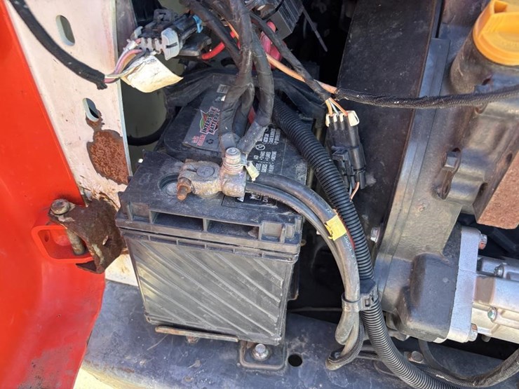 2017-bobcat-t740-image-31