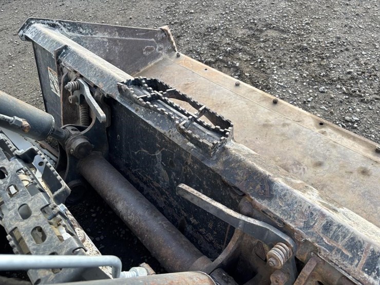 2019-bobcat-t740-image-11