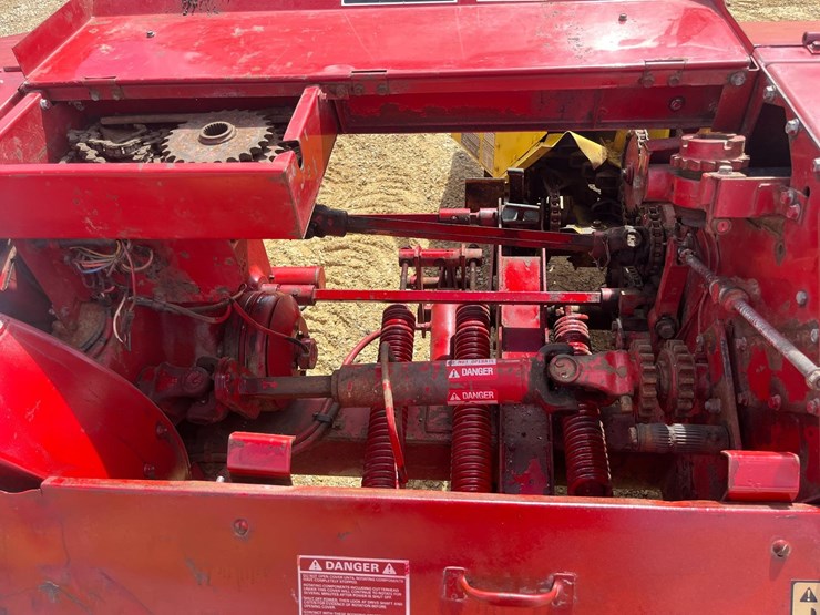 new-holland-900-image-9