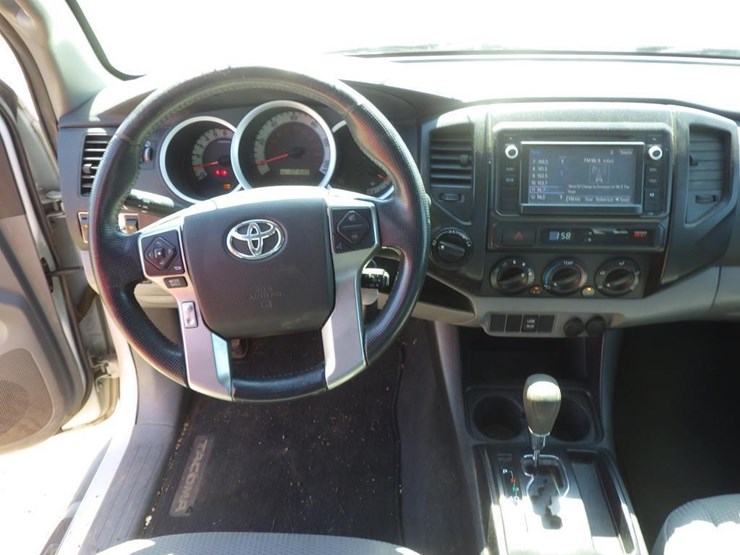 2014-toyota-tacoma-image-8
