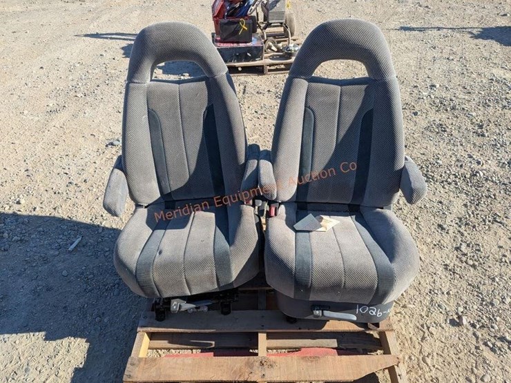2--survivor-bucket-seats-image-2