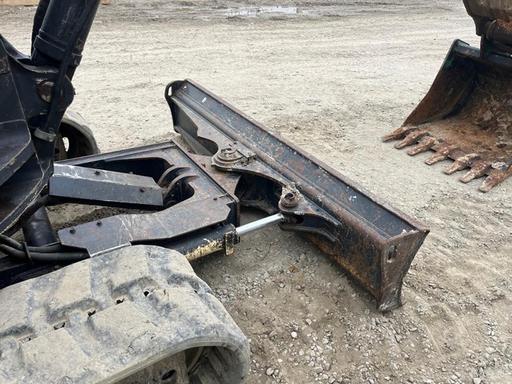 2019-kubota-kx080-image-16
