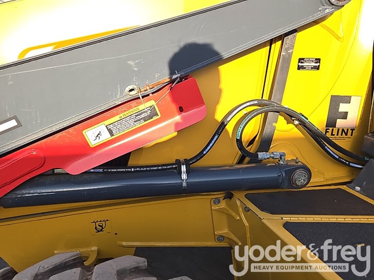 2019-deere-310l-image-30