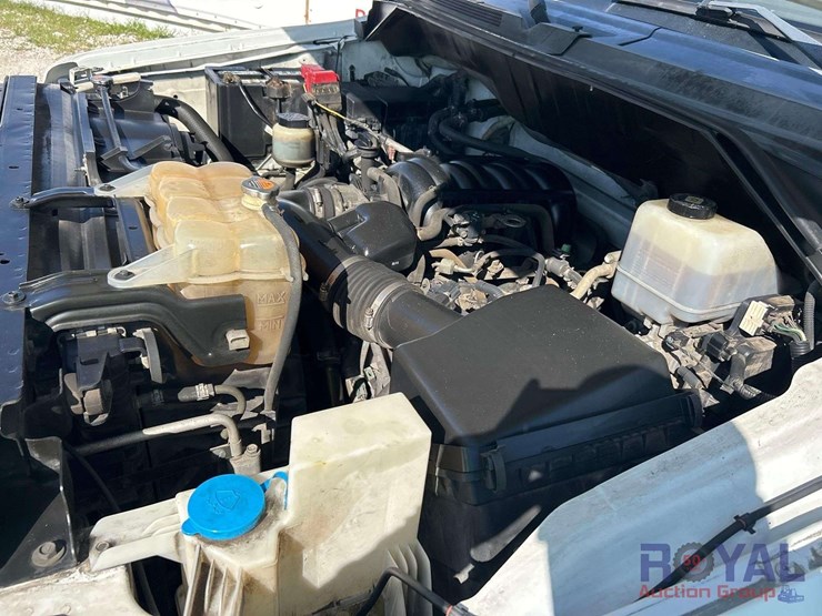 2012-nissan-nv2500hd-image-8