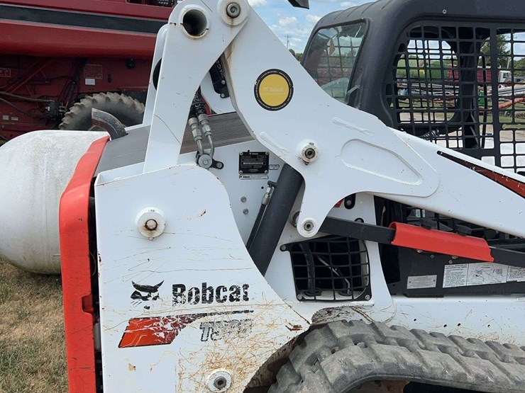 2020-bobcat-t595-image-12