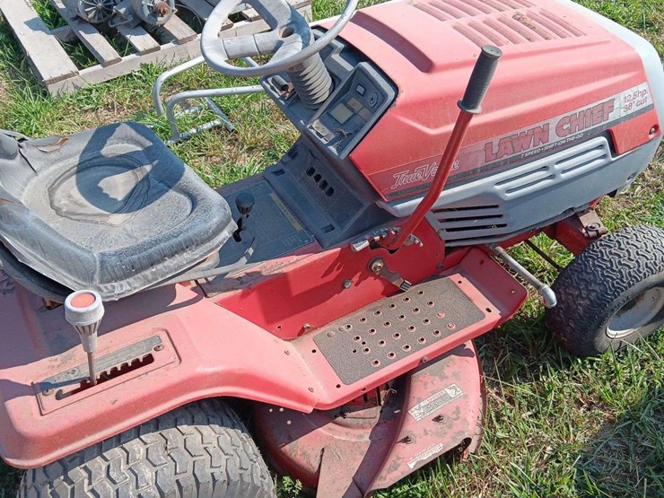 true-value-lawn-chief-riding-mower,-50"-deck,-needs-work-image-3