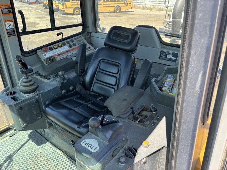 2005-deere-755c-image-26
