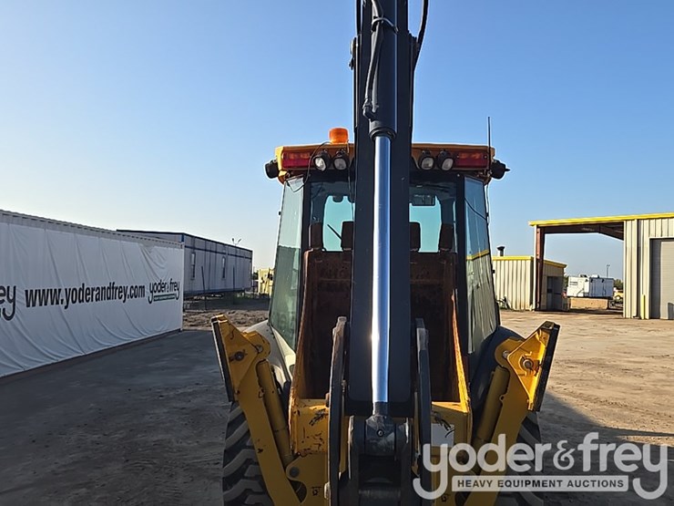 2019-deere-310l-image-60