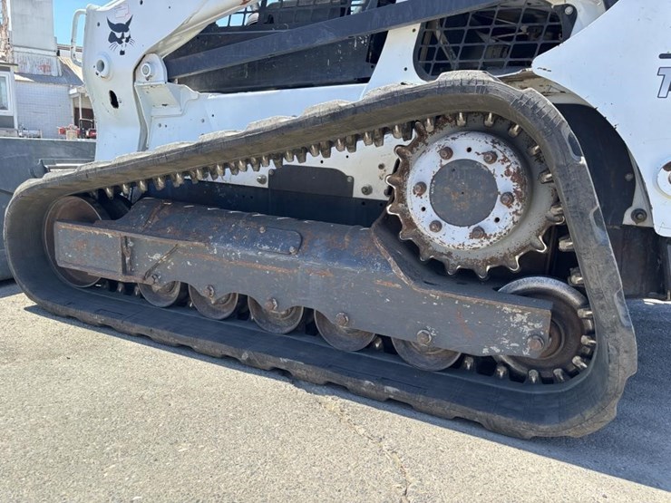 2017-bobcat-t740-image-15