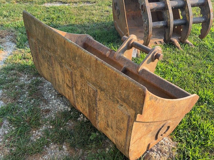 5ft-ditching-bucket-image-1