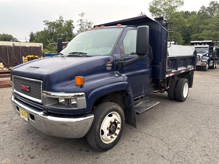 2009-gmc-topkick-image-1