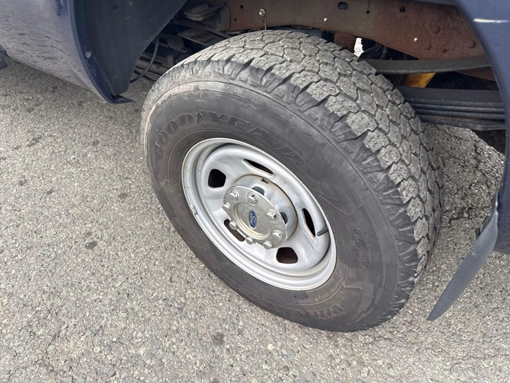 2015-ford-f350-xl-image-18