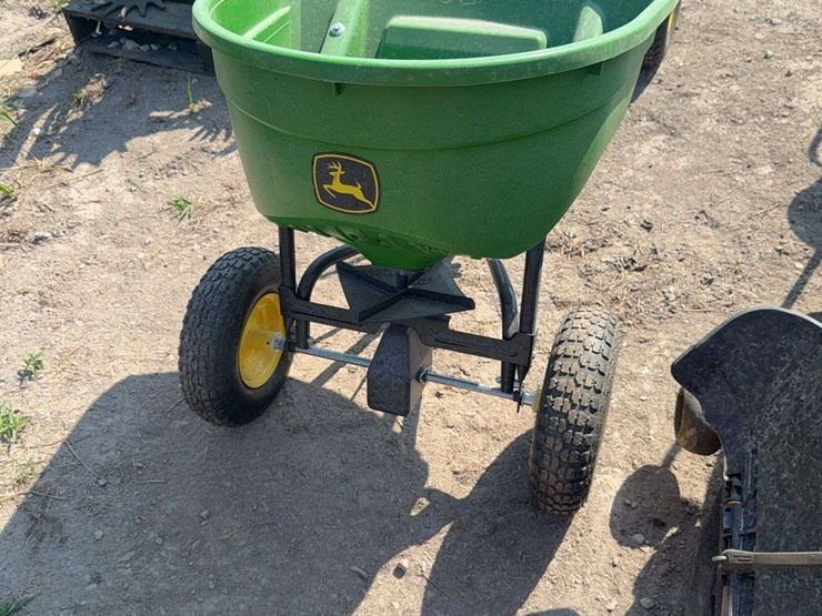 john-deere-130-image-2