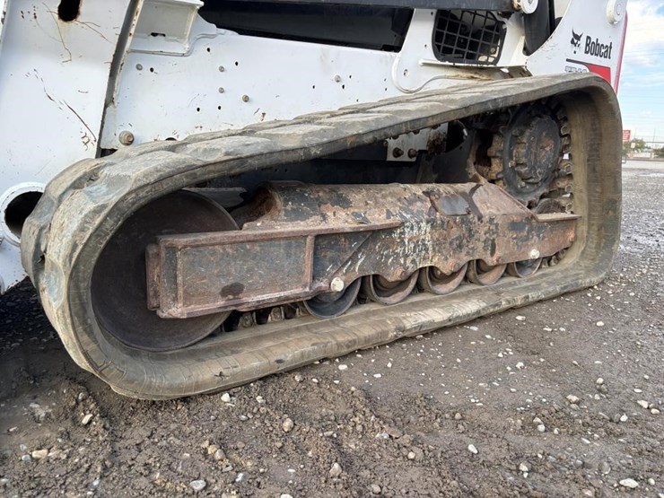 2019-bobcat-t740-image-14
