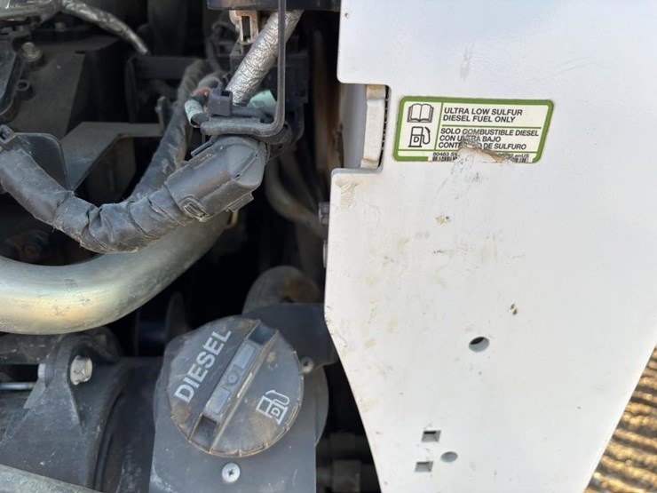 2019-bobcat-t740-image-37