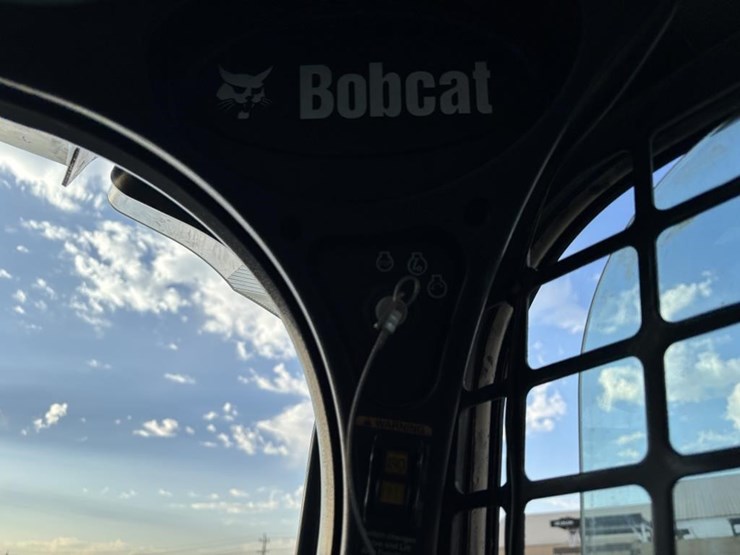 2019-bobcat-t740-image-26